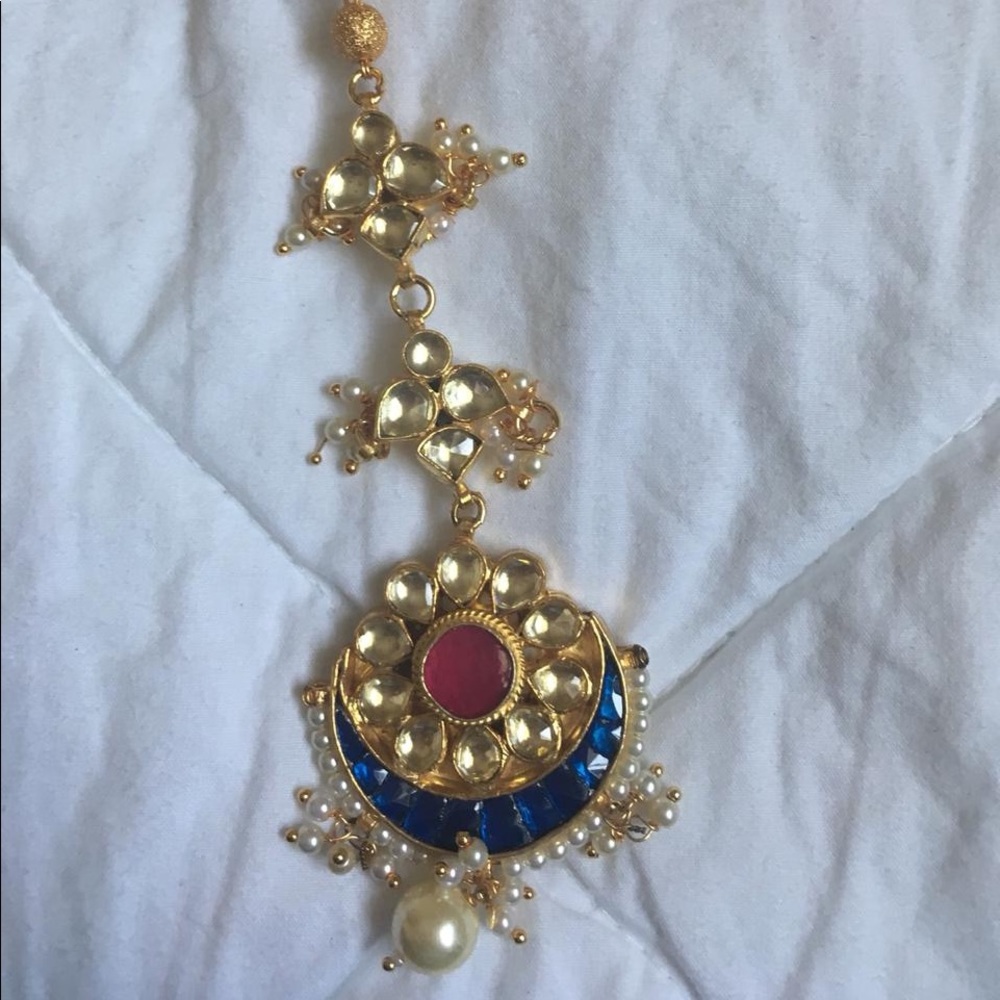 Kumdan headpiece